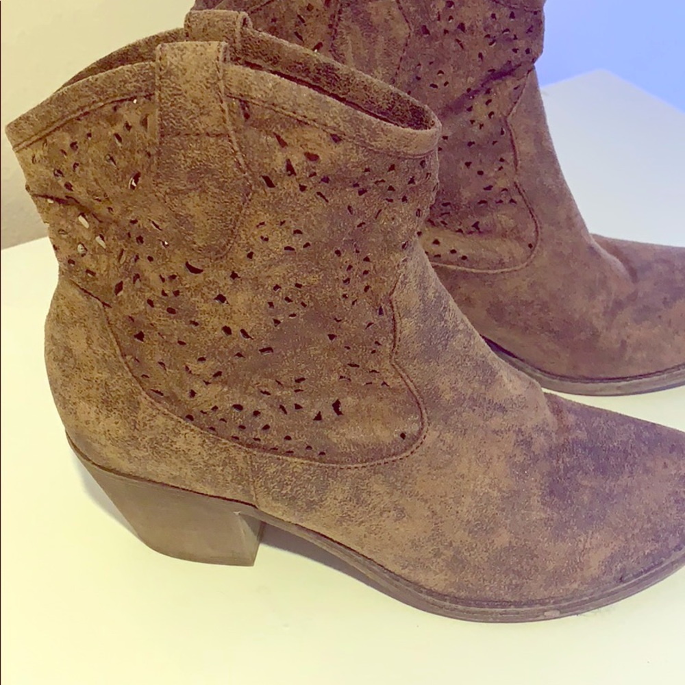 9.5 tan Suede Fashion Boots